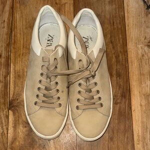 Zara Men's Beige and White Sneakers